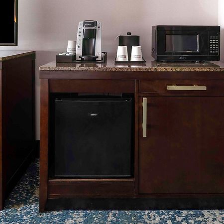 Hilton Garden Inn Bethesda Downtown Bagian luar foto