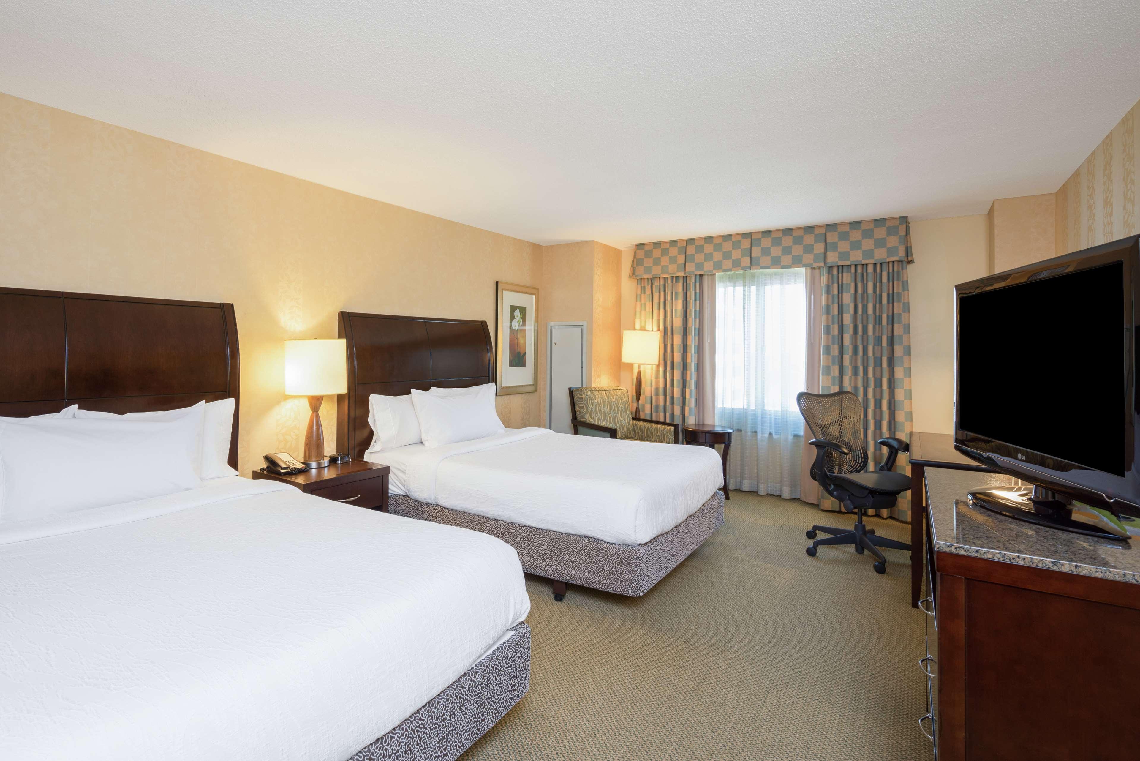 Hilton Garden Inn Bethesda Downtown Bagian luar foto