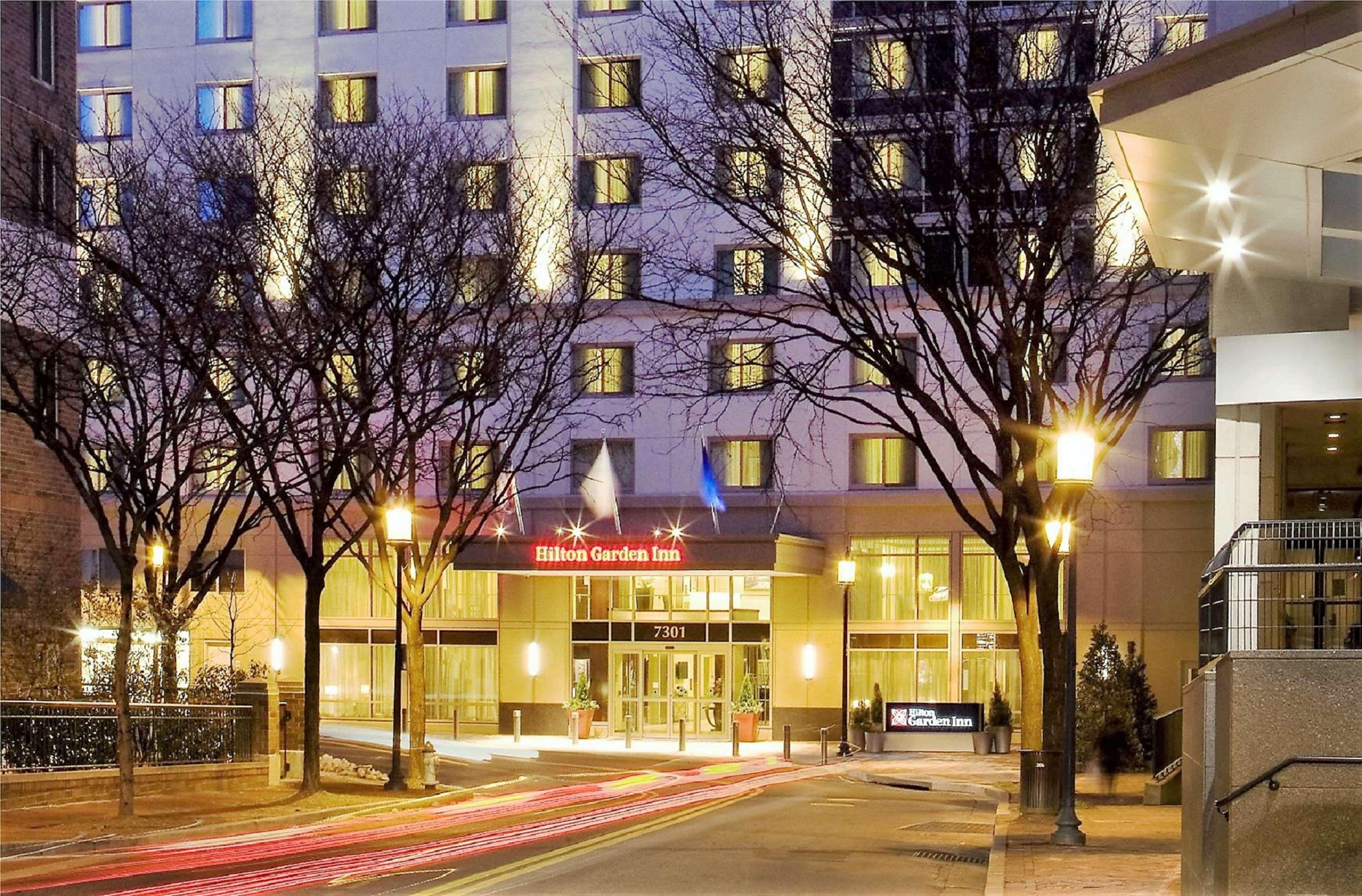 Hilton Garden Inn Bethesda Downtown Bagian luar foto