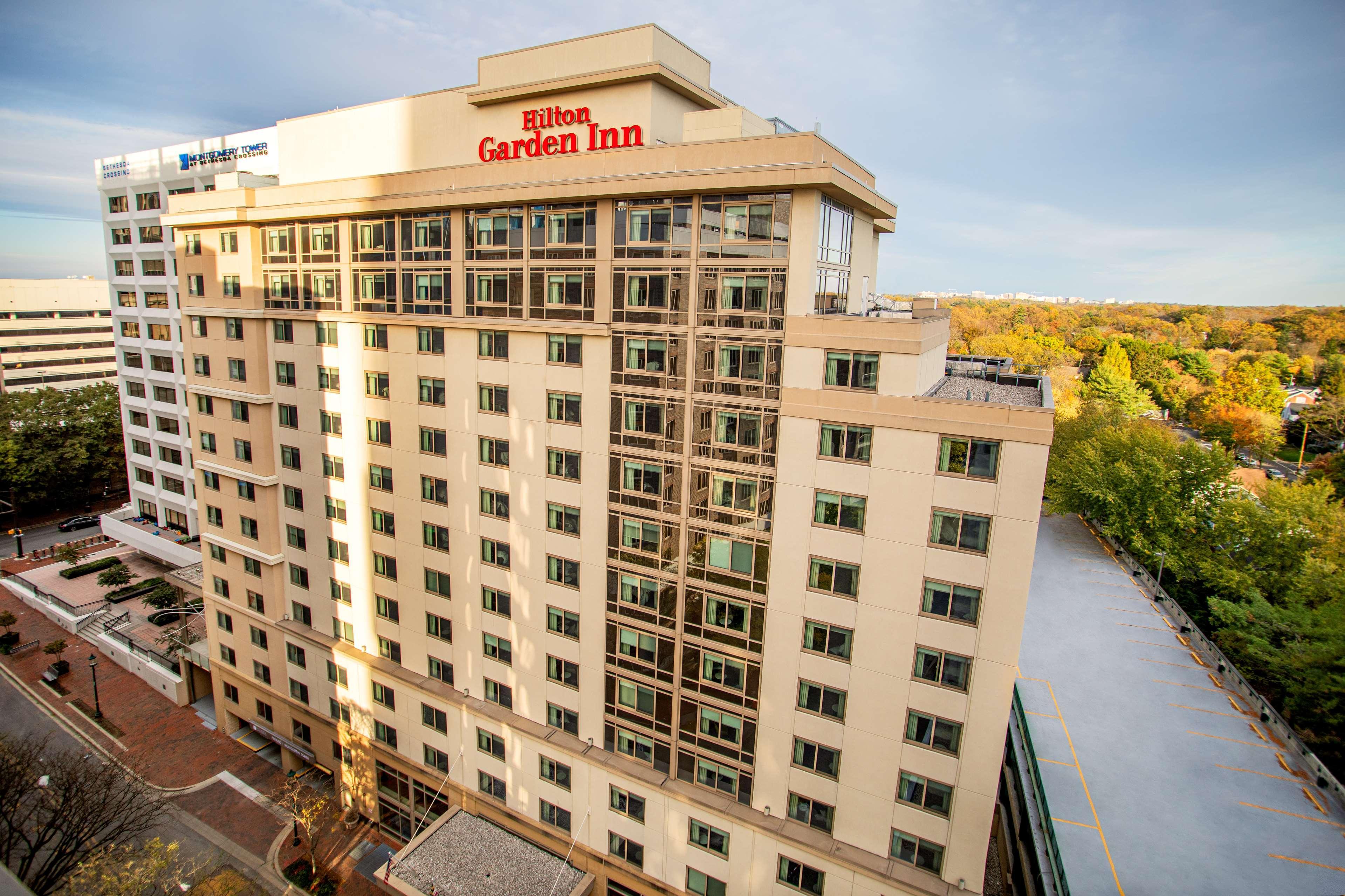 Hilton Garden Inn Bethesda Downtown Bagian luar foto