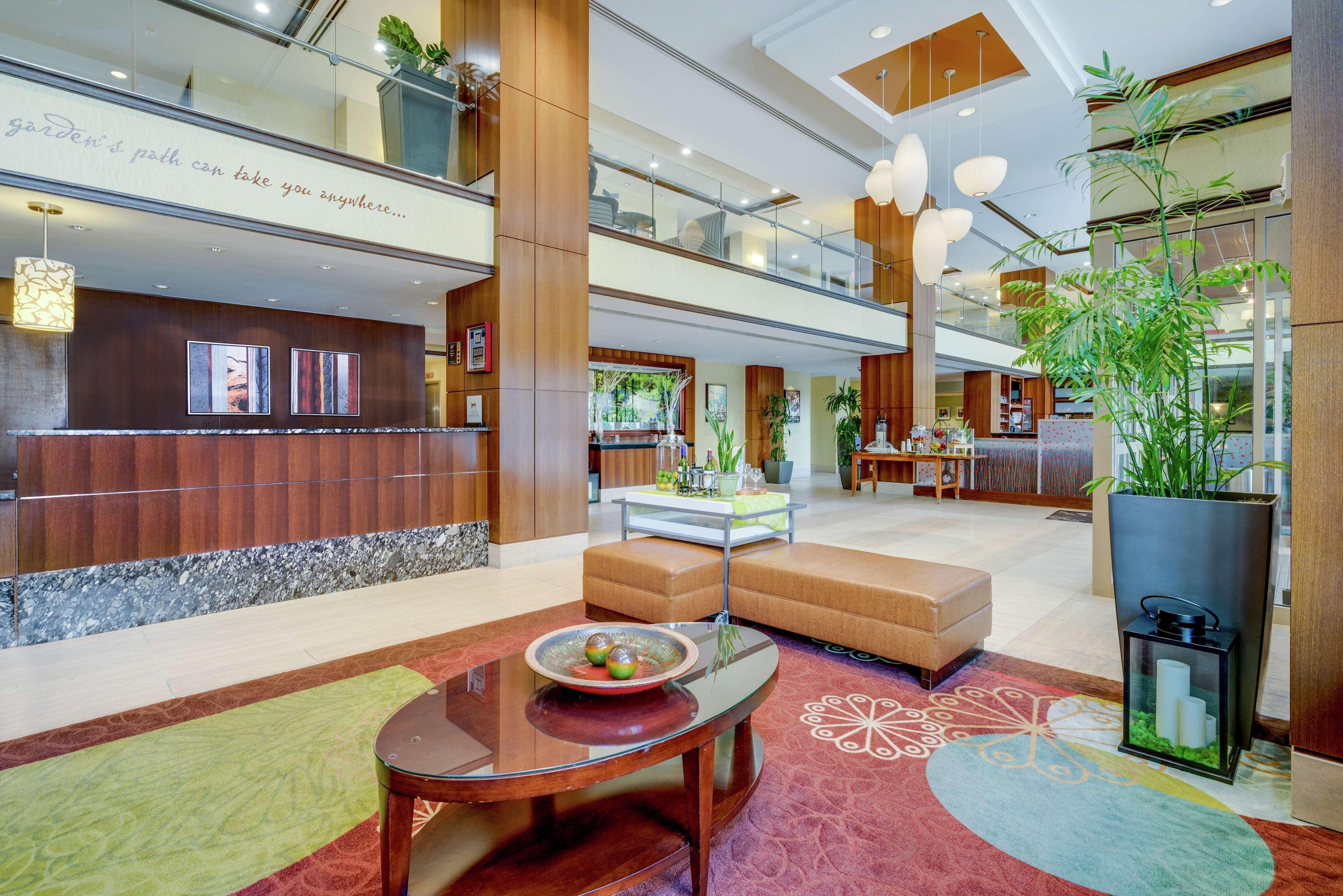 Hilton Garden Inn Bethesda Downtown Bagian luar foto