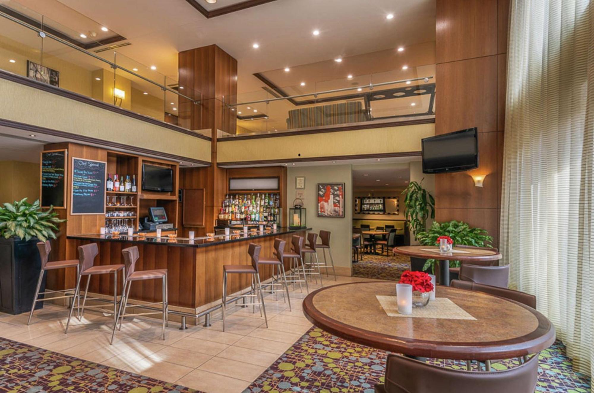 Hilton Garden Inn Bethesda Downtown Bagian luar foto