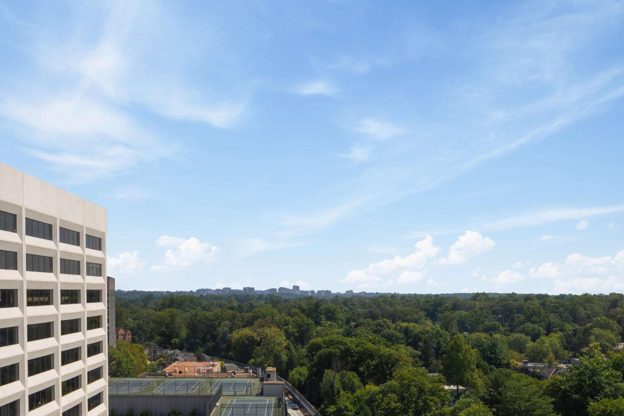Hilton Garden Inn Bethesda Downtown Bagian luar foto