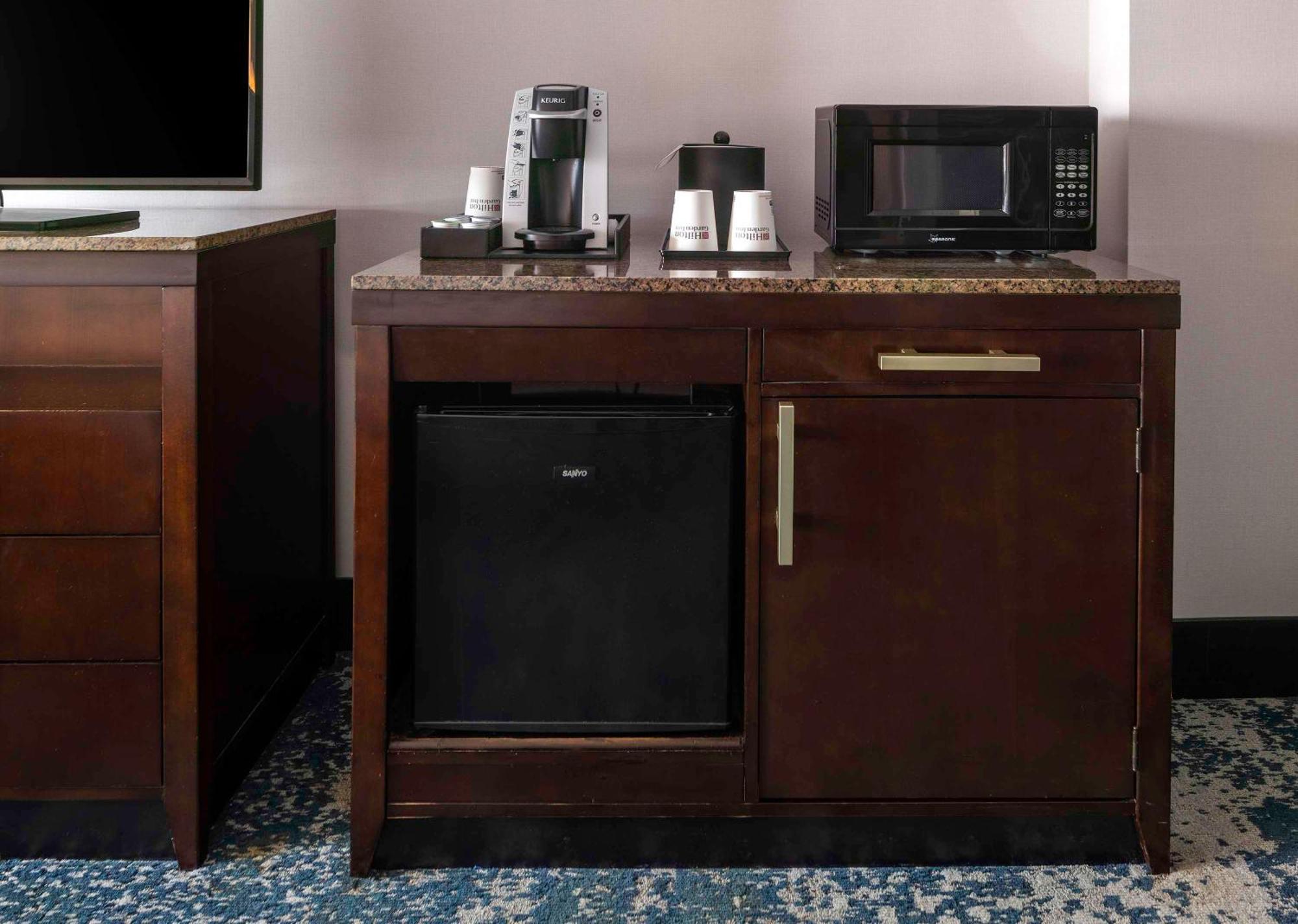 Hilton Garden Inn Bethesda Downtown Bagian luar foto