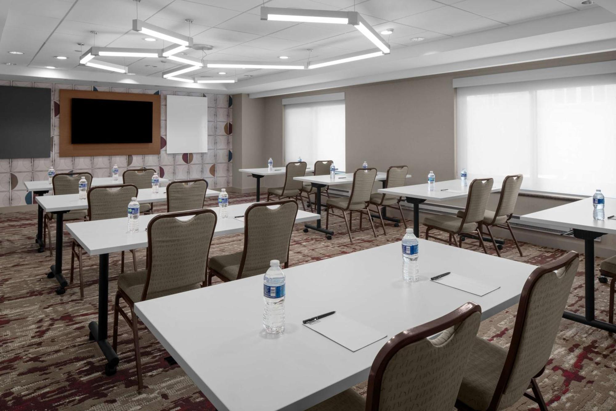 Hilton Garden Inn Bethesda Downtown Bagian luar foto