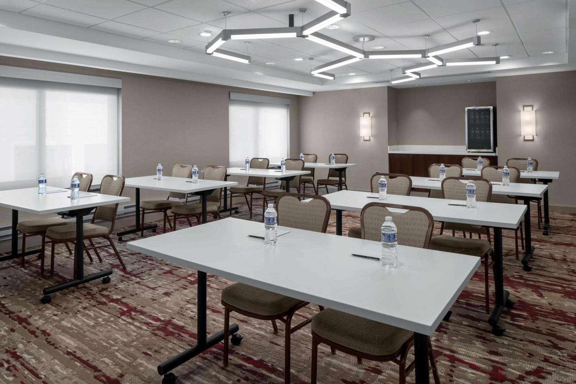 Hilton Garden Inn Bethesda Downtown Bagian luar foto