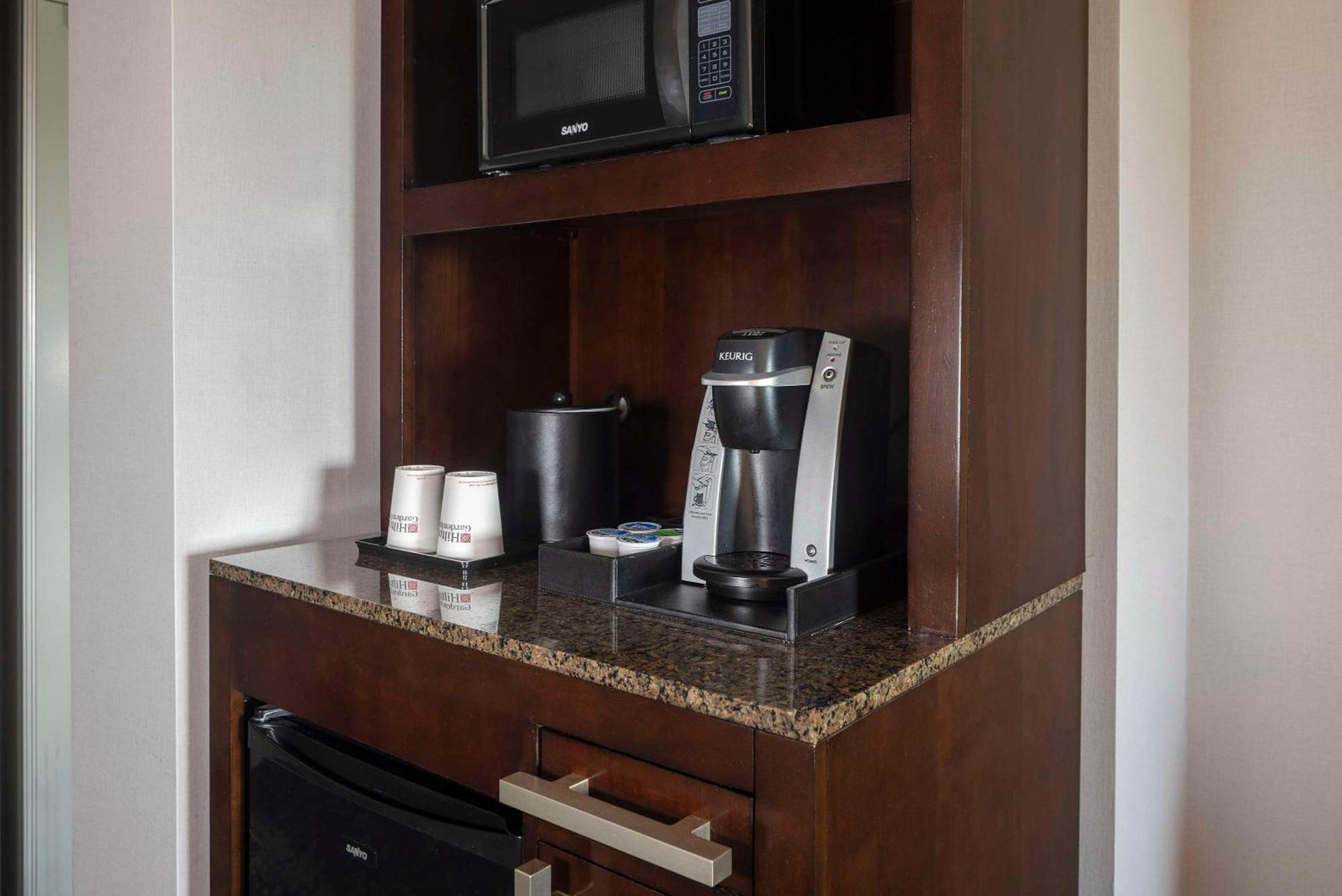 Hilton Garden Inn Bethesda Downtown Bagian luar foto
