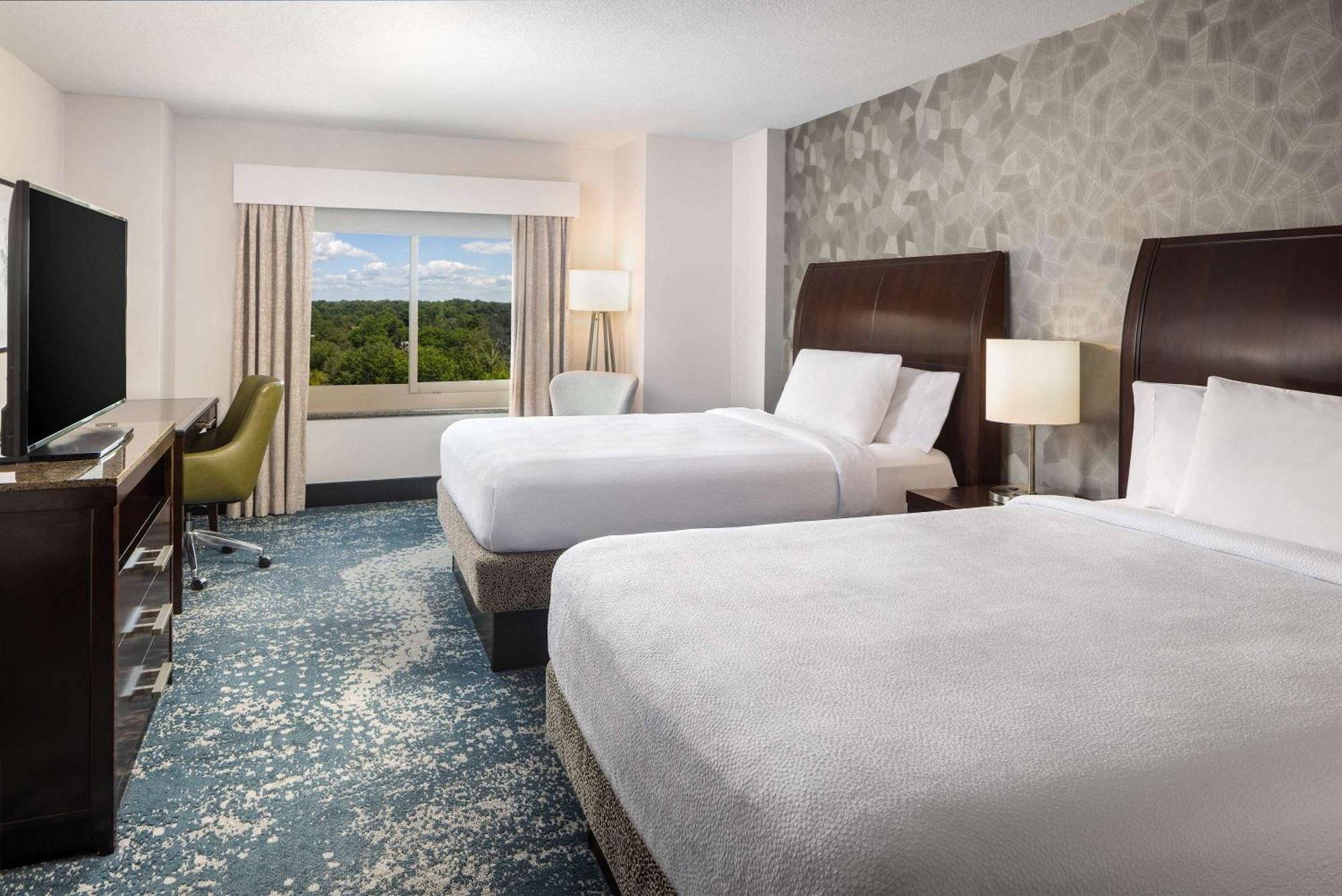 Hilton Garden Inn Bethesda Downtown Bagian luar foto