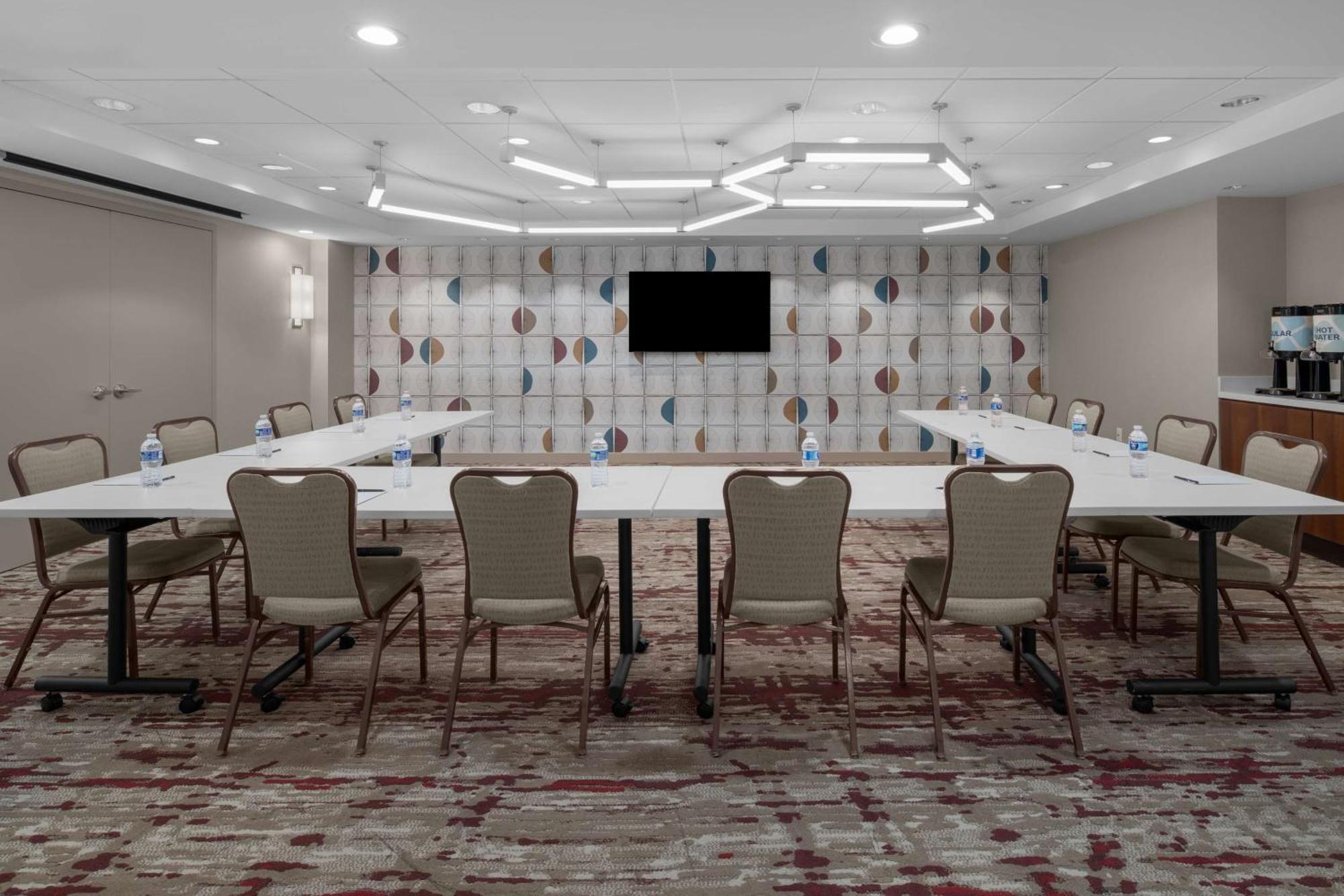 Hilton Garden Inn Bethesda Downtown Bagian luar foto