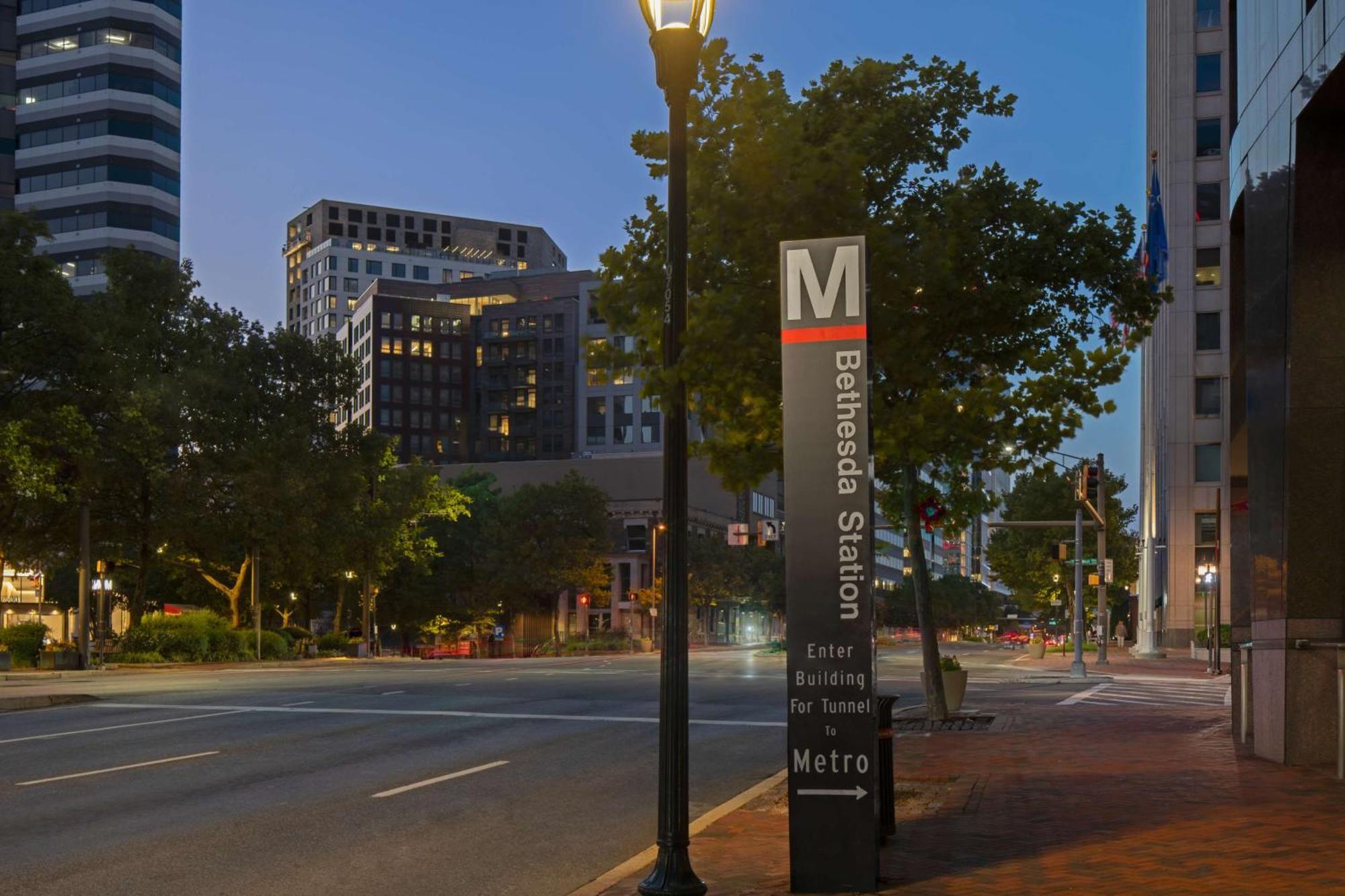 Hilton Garden Inn Bethesda Downtown Bagian luar foto