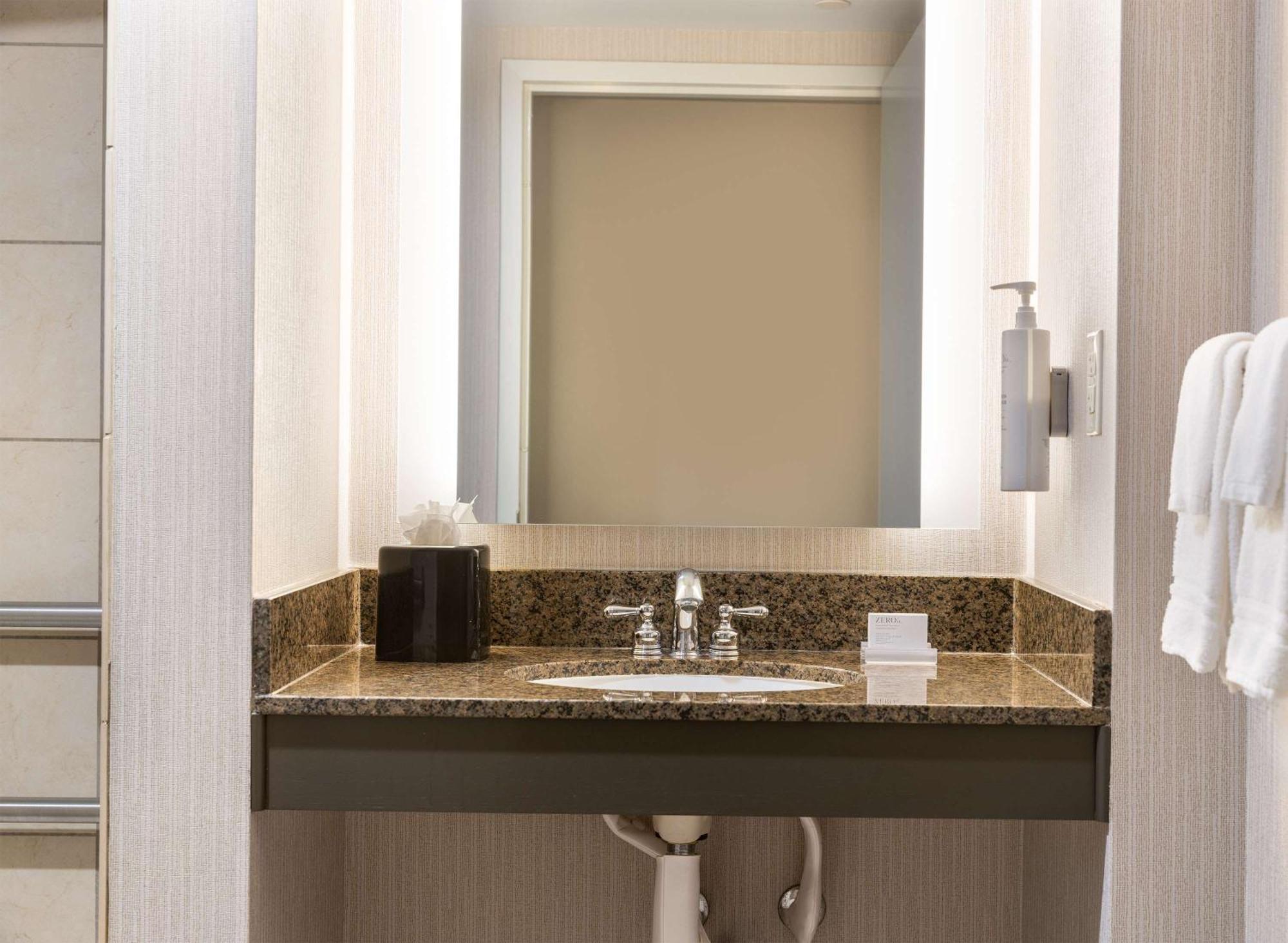Hilton Garden Inn Bethesda Downtown Bagian luar foto