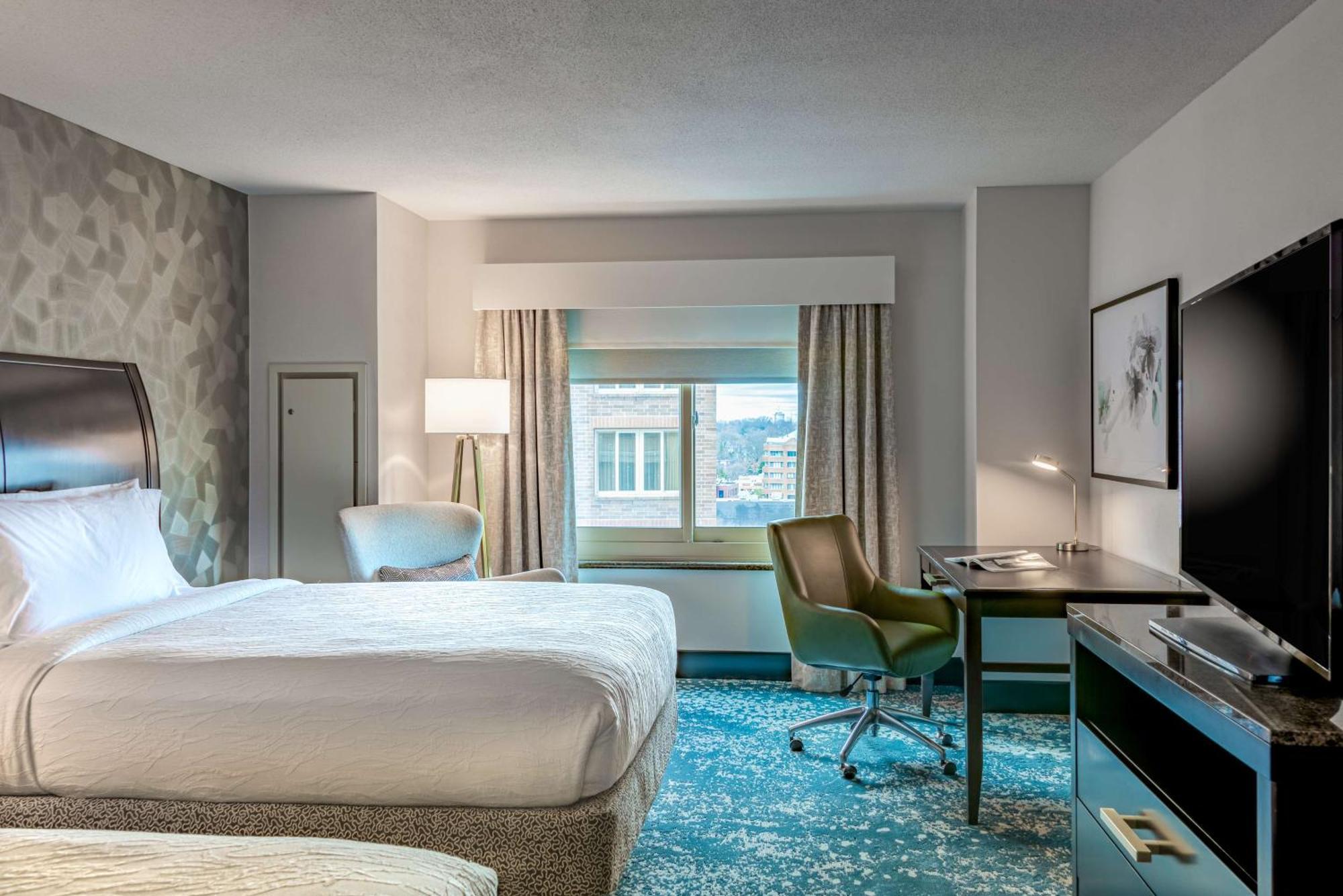 Hilton Garden Inn Bethesda Downtown Bagian luar foto