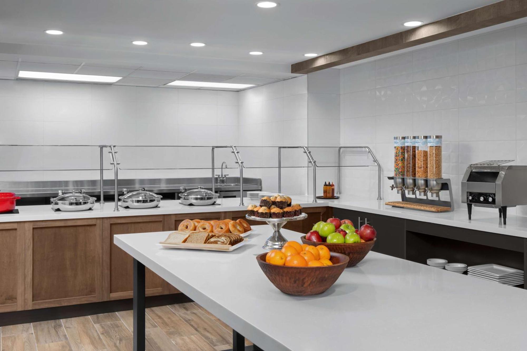 Hilton Garden Inn Bethesda Downtown Bagian luar foto