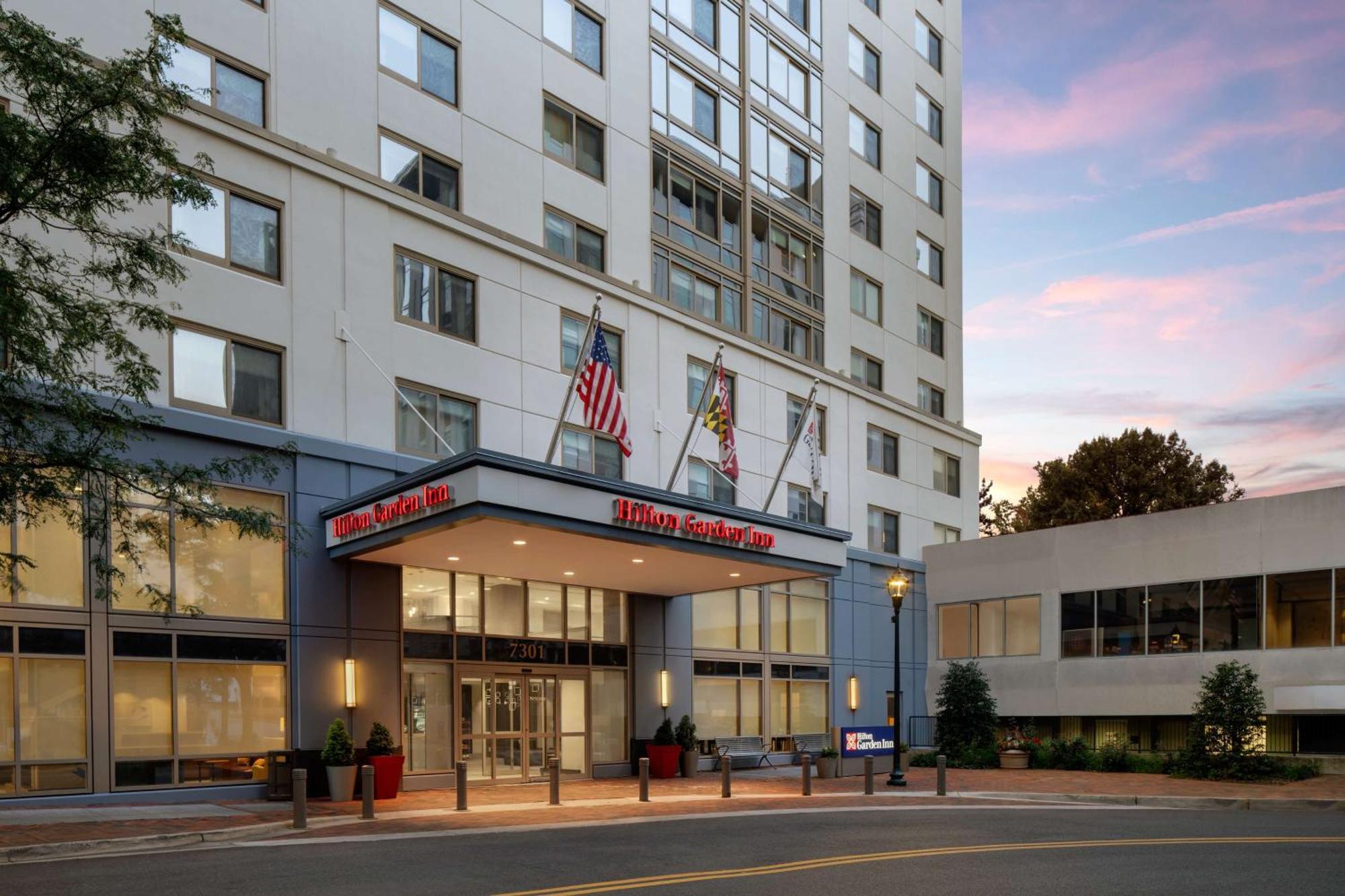Hilton Garden Inn Bethesda Downtown Bagian luar foto