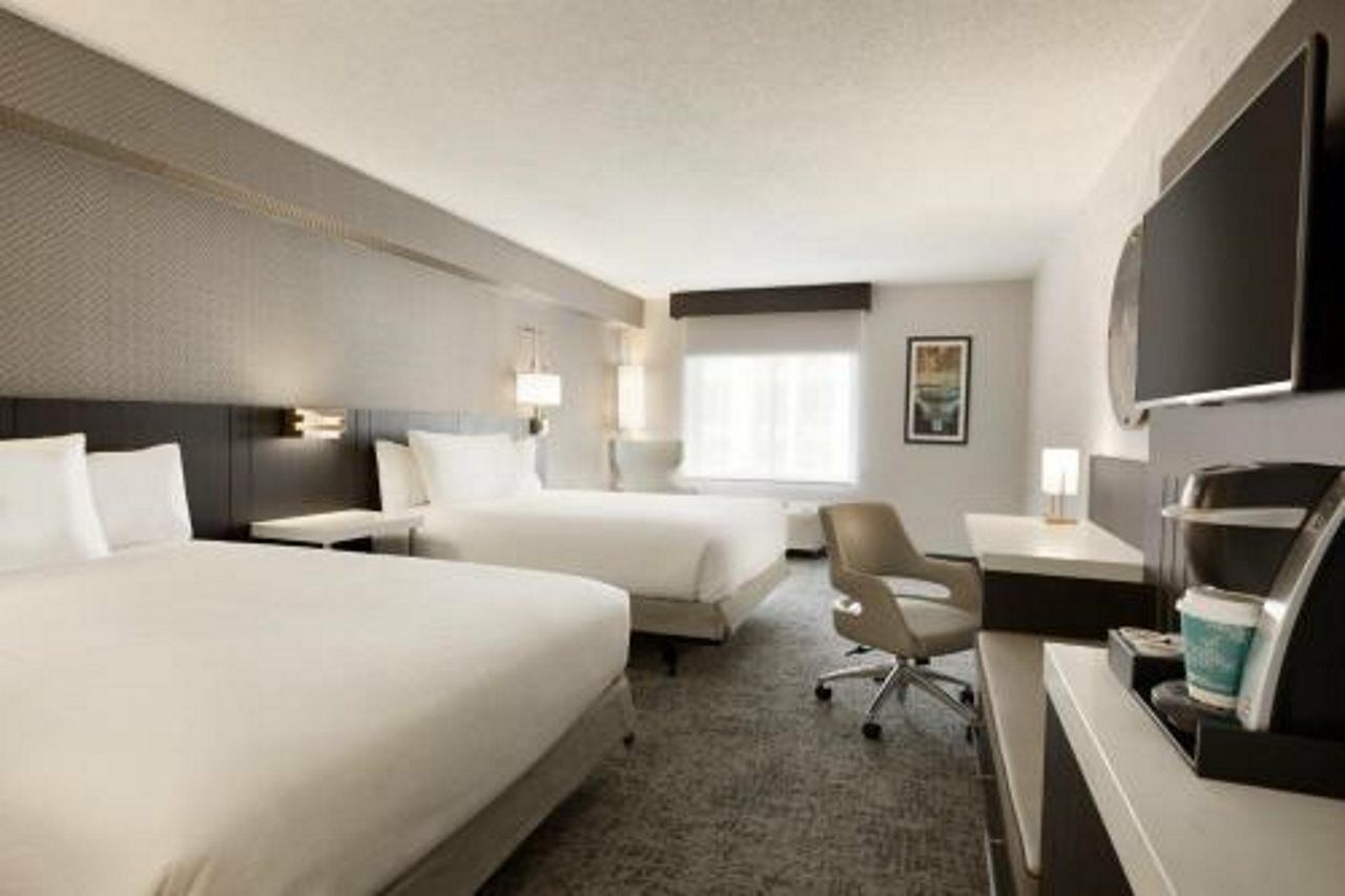 Hilton Garden Inn Bethesda Downtown Bagian luar foto